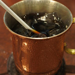 星乃珈琲店 - ドリンクはアイスコーヒーに。
            大きな銅製のマグにたっぷり入っていて
            飲みごたえがあるね～