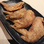 炭火焼き 煙 - 手羽先の甘辛揚げ480円