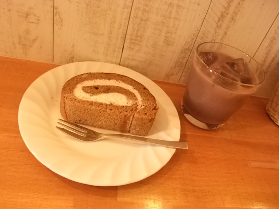 高槻が誇るロールケーキ専門店 ｒｏｌｌ 一時期 結構多店舗展開していたようですが イオンからは撤 By 放浪犬ポテ Roll ロール カフェ宮之川原店 ロール 高槻 カフェ 喫茶 その他 食べログ