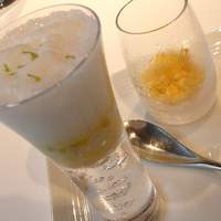 レフェルヴェソンス - ■Amuse bouche パッションフルーツ、ウイキョウ、越前海老を２口で