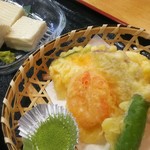 Kawachi Jibasan - とうふ定食には天ぷらがついてきます！