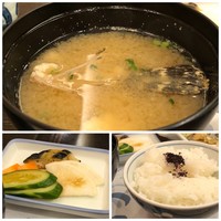 割烹 かじ 本店 - ◆虎魚のお味噌汁・・虎魚は好きですしこのお値段で頂けると楽しみにしたのですが、身は殆どなく骨ばかり。＞＜ お出汁には旨みが出ているのかも。 ◆ご飯の質は普通。 ◆香の物の種類が多いのは嬉しい。