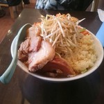 ラーメン パワースポット - 豚とニンニクが主張してます