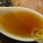 麺ぽーかろぅ - 煮干が効いた焦がし葱油のスープがウマい
