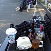 萬珍樓 本店 - 山下公園のベンチにて食す。