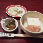 竹亭にしき - 肝煮、豆腐、漬物
