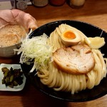 吉み乃製麺所 - 冬期限定「辛つけ麺(3辛 麺増量450g)」+「豚バラチャーシュー増し」+「肩ロースチャーシュー増し」