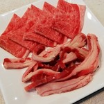 焼肉じゅうじゅうカルビ - 右は熟成カルビスルメ