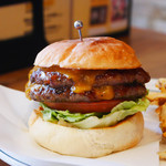 CRUZ BURGERS & CRAFT BEERS - 