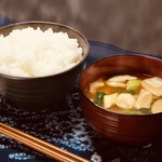 對於想要吃便餐的人來說，所有油炸食品食品都是單獨供應的。可以做成米飯、味噌湯、泡菜的套餐。