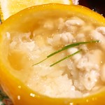 銀座 しのはら - 柚子釜の七分目ほど迄に鮨飯が詰まってる
      その上に新鮮な雲子が表面いっぱいに重ねられて
      食べる度に舌が泣いて喜んじゃう。