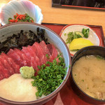 いつもはお風呂とセットの湯上がりセットは1,600円。「鉄火丼」です。単品なら1,080円。