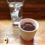 キッチンひとさら - お水と温かいお茶