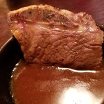 春香亭 - 骨付きカルビ、焼きました