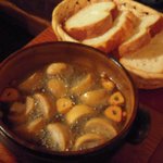 ロス・ヒターノス - マッシュルームのアヒージョとパン