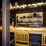 鮨でですけ - カウンターは天然檜の一枚板