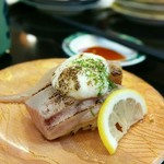 グルメ廻転寿司 　まぐろ問屋　めぐみ水産 - 炙りやまかけ握り