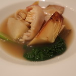 ラ・サンテ - ・エゾアワビと北寄貝のスープ仕立て　熊本産　初掘りタケノコ添え。