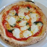ピッツェリア ラガッタ - 自家製リコッタチーズのマルゲリータ