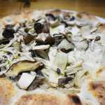 タケル クインディチ - 黒トリュフとキノコのビアンカ