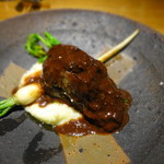 タケル クインディチ - 赤牛ホホ肉の煮込み