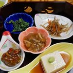 Narita Sammonzen Ryokan Wakamatsu Honten - 胡麻豆腐、なめこおろし、キンピラ、若菜胡麻和え、ピーナツ味噌