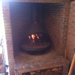 ロビー内の暖炉。