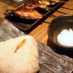 炙処 火ノ膳 - おにぎりと魚焼き５本