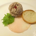 ラビスタ大雪山 - 奥にあるのは、上川渓谷味豚のリエットです。