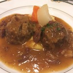 Mont d'or - 豚のほほ肉のカルボナード（ビール煮込み）