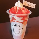 GOLDS - ドリンク写真:ストロベリーボンボン テイクアウト