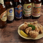 bi-rukurabunishiogikubobiahausu - 大山鶏の唐揚げと世界のビール