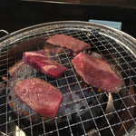 Yakiniku Akita - お肉焼いてます