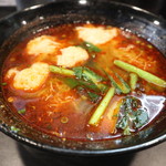 香港華記焼味&米線 - 台湾ワンタン麺（激辛）