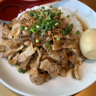 魅惑の無国籍料理がたくさん◆魯肉飯や町中華炒飯が人気