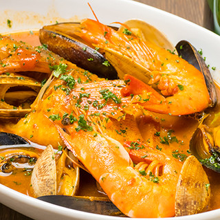 A ``specialty dish'' made with plenty of seafood! Bouillabaisse” is popular◎