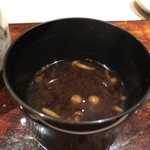 菊鮨 - なめこ入り赤だし