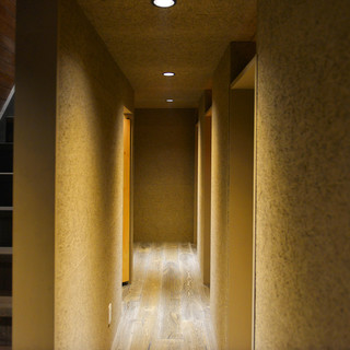 【2階】個室4室完備。内仕切られた完全個室は1席です。
                                          