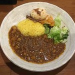 SPICY CURRY 魯珈 - 粗挽きラムとひよ子豆のキーマカレー＋るうろう煮玉子