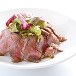 Kurosu - ローストビーフ飯￥490　ニンニクしょうゆソースorバーベキューソースからお選び出来ます