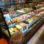ブランシェ タカギ 藤井寺店 - ケーキのショーケース