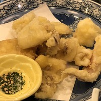河太郎 中洲本店 - 後づくりで「天麩羅」がだされますが、衣がサクサクで美味しい。塩または天つゆで。
