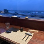 しおカフェ - 冬の海、間も無く日が暮れます