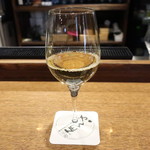 Sumibi Italian Wine Bar Motomati News - リーベックソービニヨン・ブラン
      トロピカルフルーツ、草や茎、ハーブなどの青っぽい香り。クリスピーで心地よい味わい。