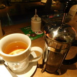 Hawaiian Pancake Factory - アールグレイティーをカップに入れた後