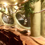 ティーハウス はっぱ - コンセントのあるカウンター席