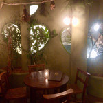 ティーハウス はっぱ - お化粧室近くの4人用テーブル