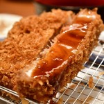 とんかつ 神楽坂 さくら - ロース定食 林 SPF（180g）@2,180円：甘口中濃ソースを。