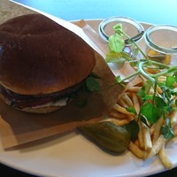 ワカヌイ グリル ダイニング バー 東京 - プレミアムハンバーガー200g メゾンカイザーオリジナルバンズ