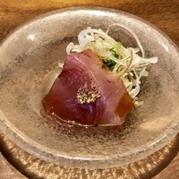 くずし鉄板 あばぐら 神田店 - 一口刺身はメジマグロ